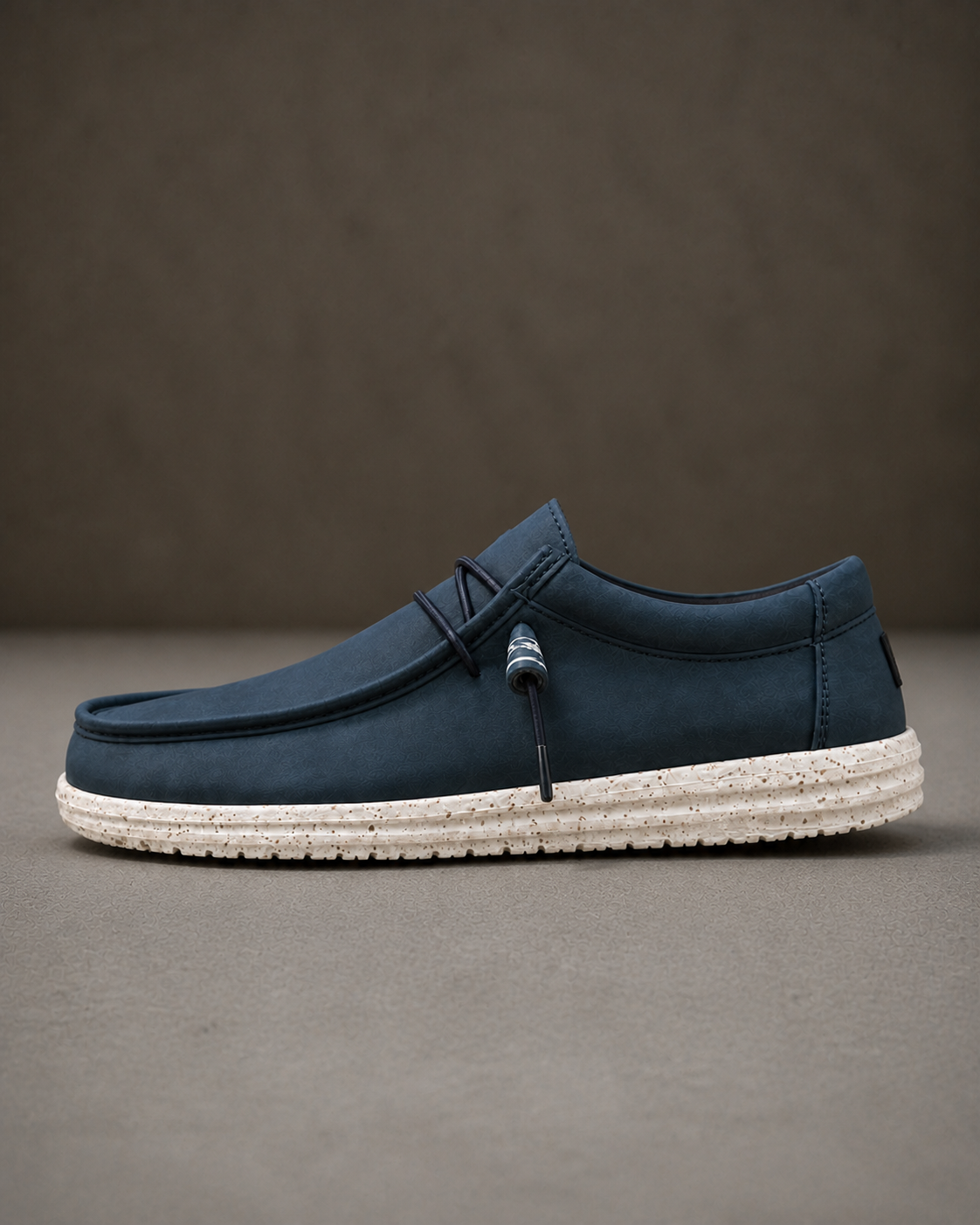 The Roam in Navy - side profile