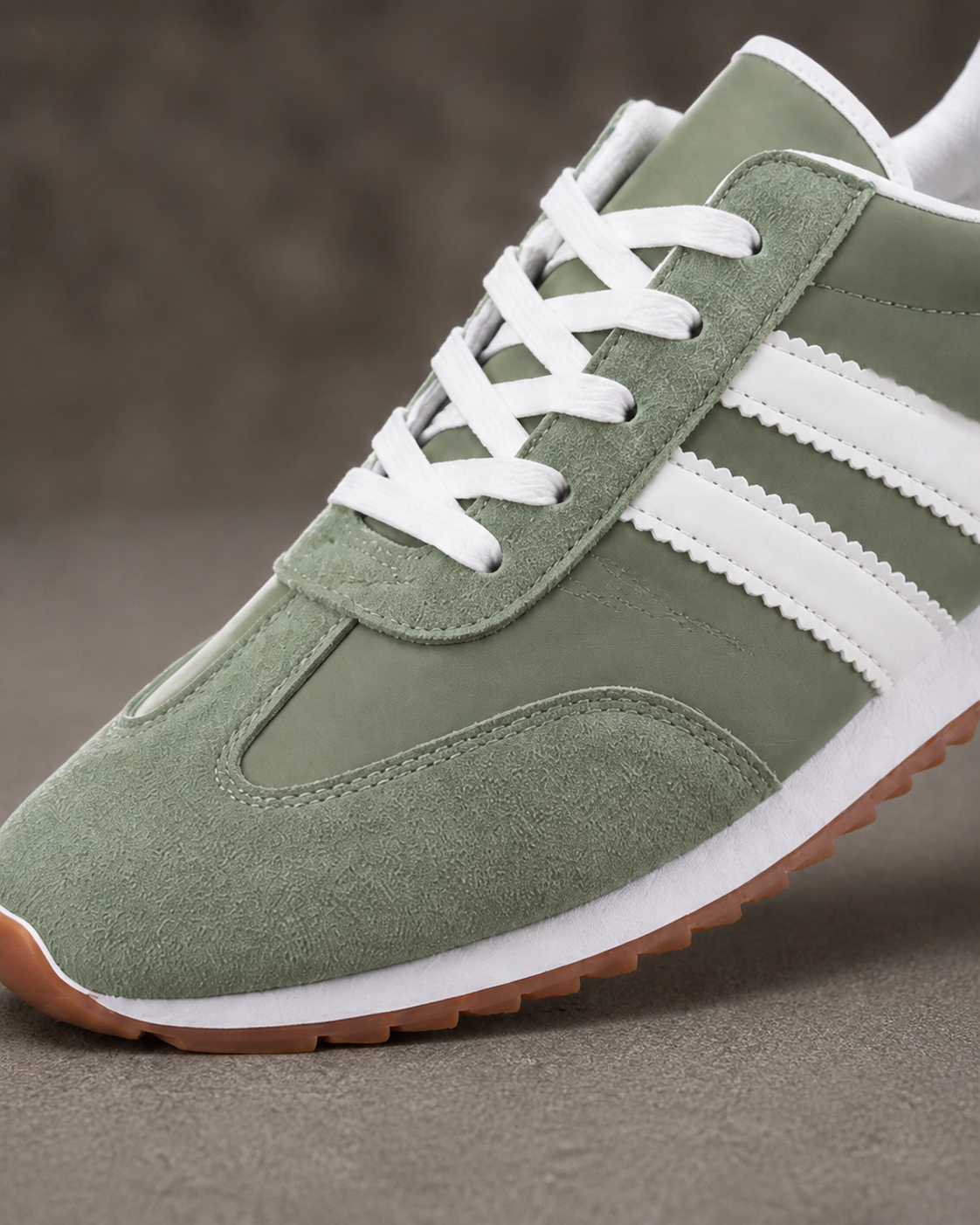 The Runner in Sage - detail